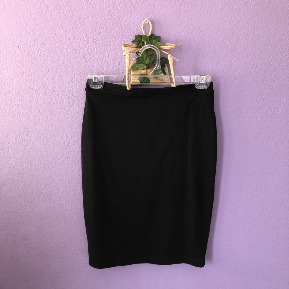 Forever 21 Classic Black Skirt - Small